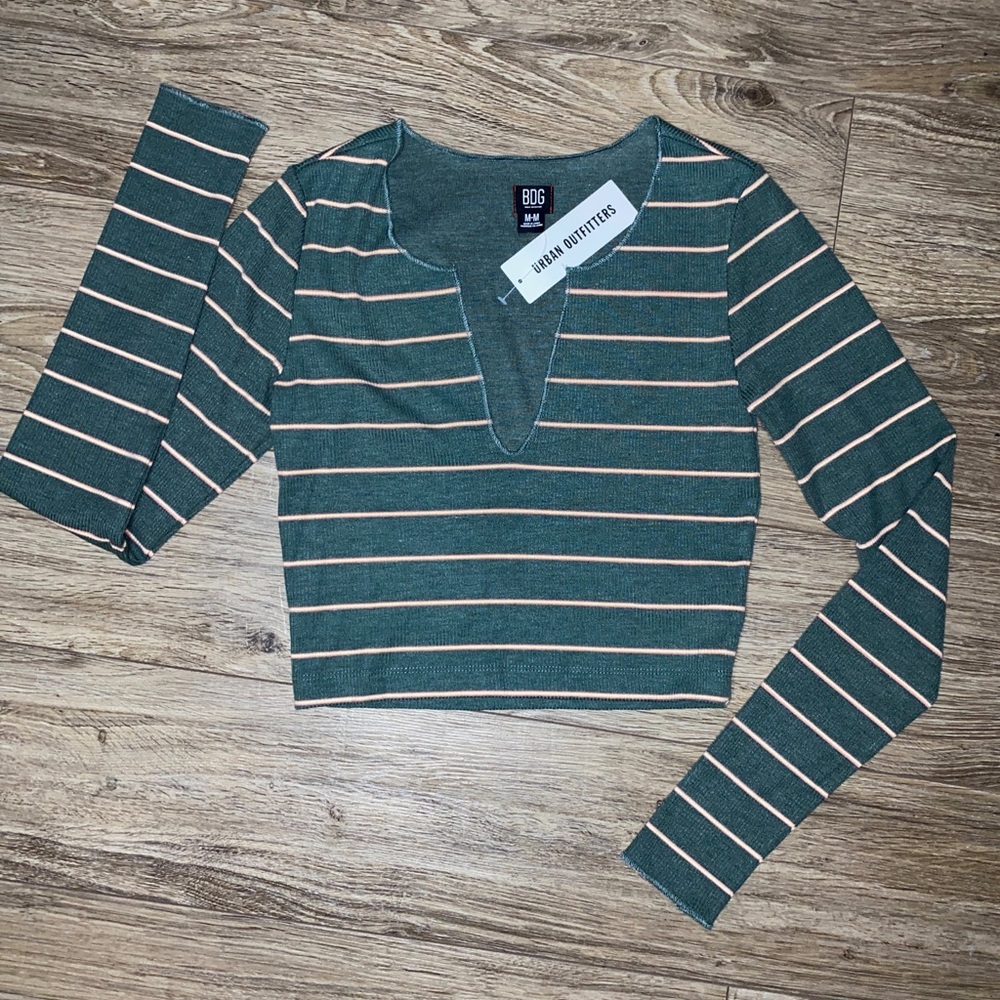 🌿 Striped Urban Outfitters long sleeve V neck